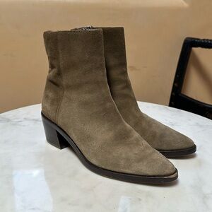 Madewell Booties in Green. Size 8.